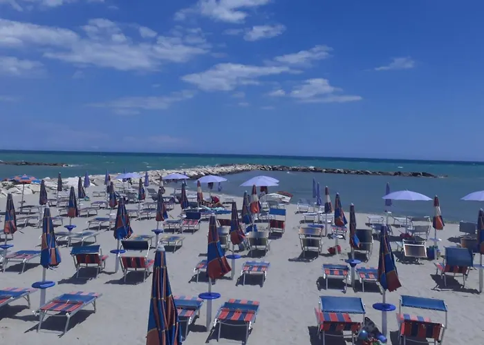 Casa Di Nonna Isolina In The Center, Near The Sea شقة مارتينسيكورو